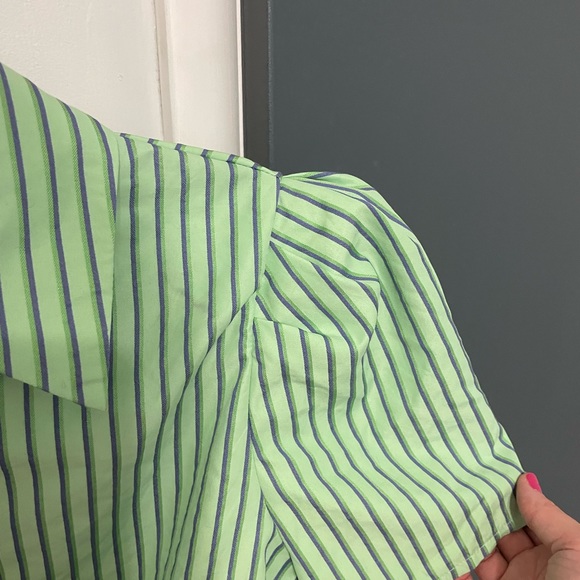NWOT Light Green Cropped Button Down with Puff Sleeve - Picture 2 of 5